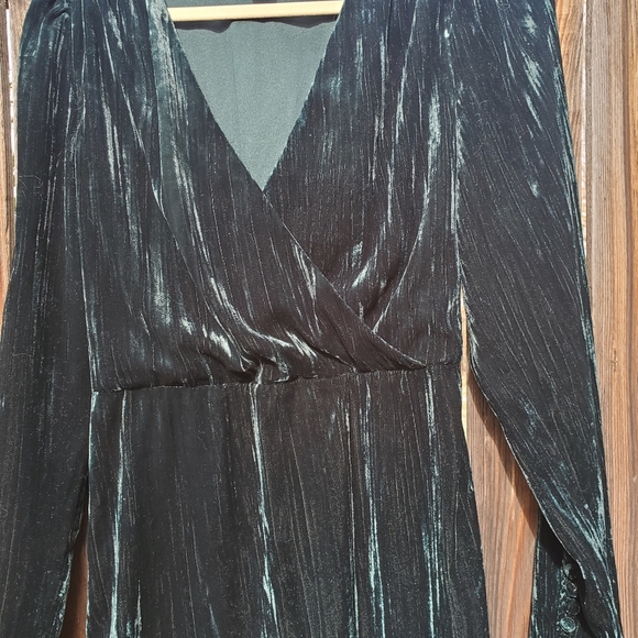 Emerald green velvet dress - Picture 4 of 7